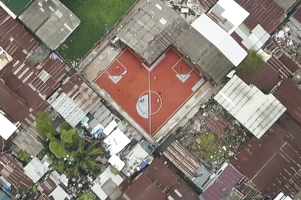 Взгляните на первое в мире футбольное поле непрямоугольной формы в Таиланде