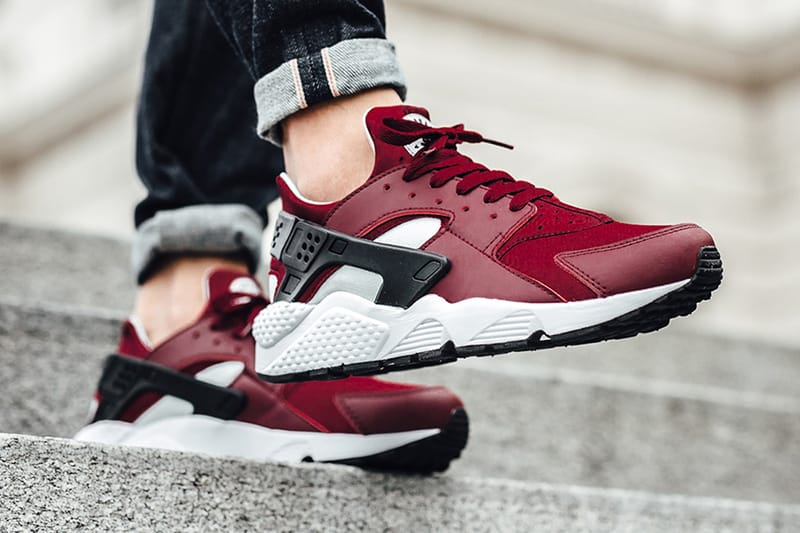 Nike air huarache all red hotsell