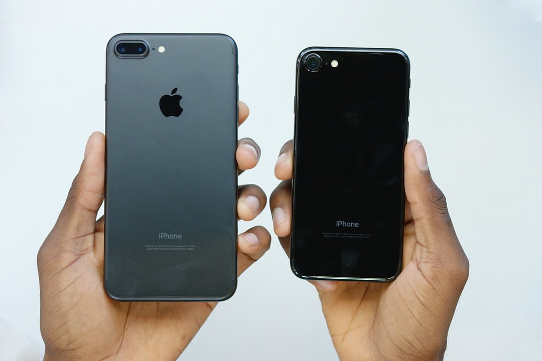 Посмотрите распаковку нового iPhone 7: Jet Black против Matte Black