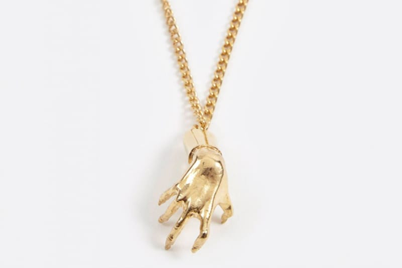 undercover gold necklace-