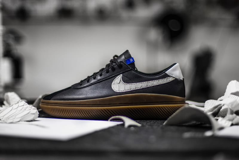 Nike cortez black hot sale gum sole