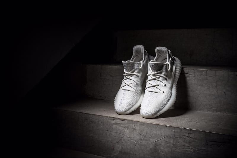 Adidas yezzy hot sale triple white