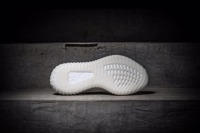 Yeezy triple 2025 white sole