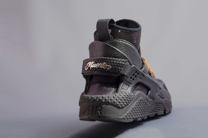 Nike air huarache black best sale elemental gold