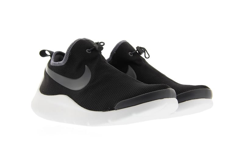 Nike aptare cheap se all black