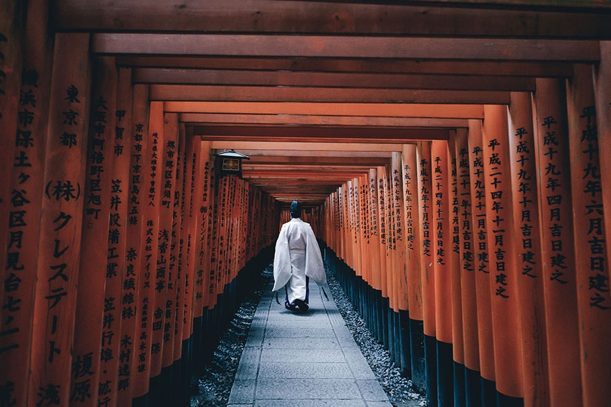 Погрузитесь в потрясающий творческий процесс фотографа Такаси Ясуи