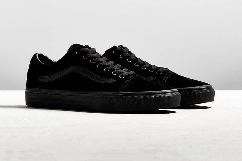 Old skool black velvet hot sale vans