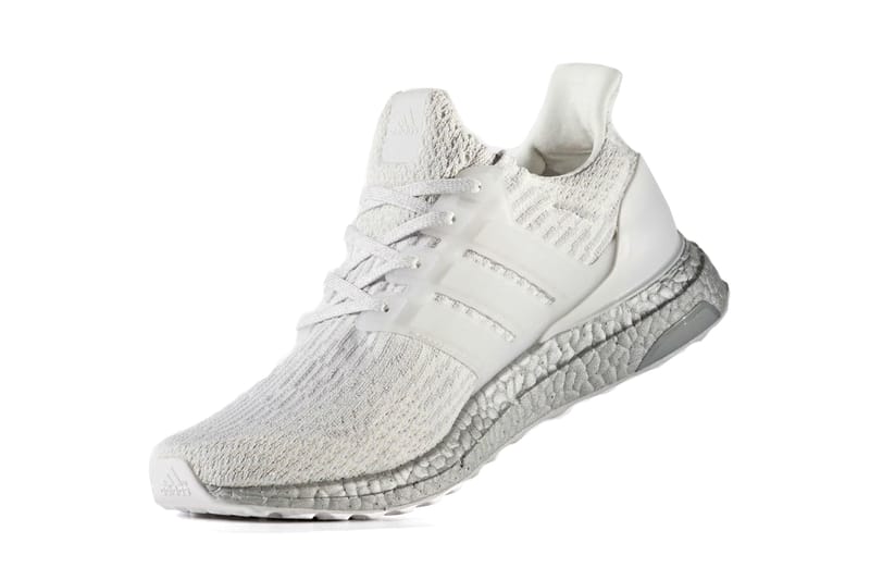 White ultra boost hot sale with black sole