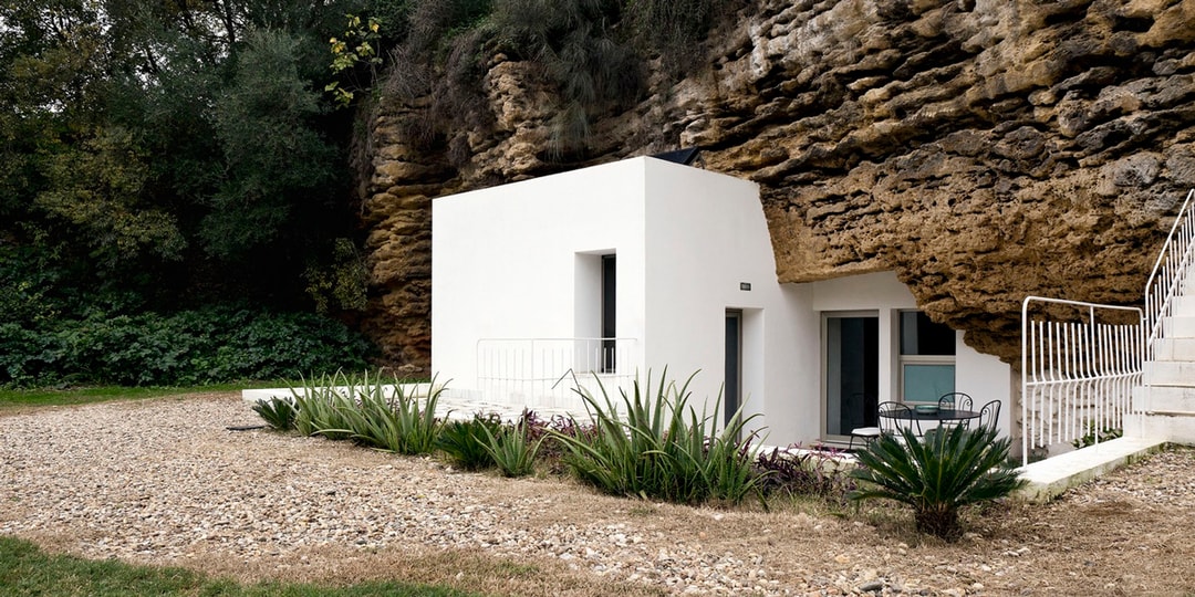 Эта великолепная испанская резиденция построена прямо в пещере
