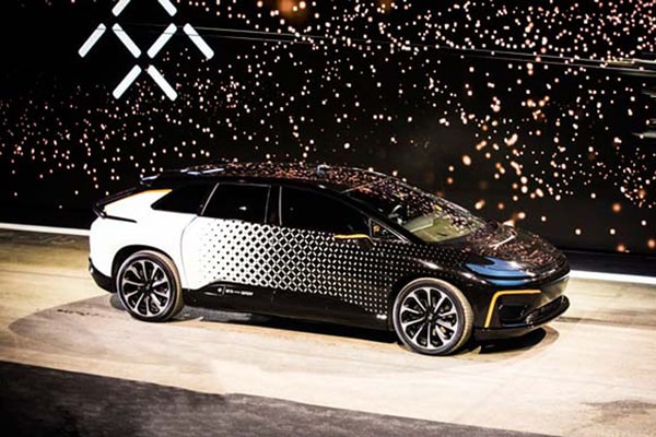 Посмотрите дебютный электромобиль Faraday Future: паркуйтесь задним ходом на пустом месте
