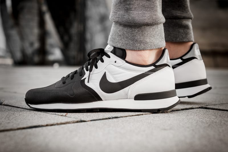 Nike internationalist clearance mid on feet