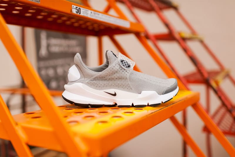 Nike sock dart yellow best sale