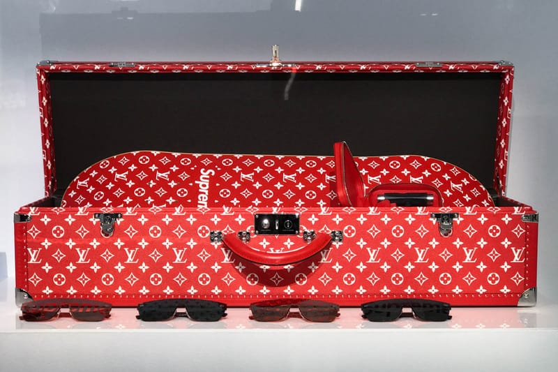 Supreme louis vuitton hotsell skateboard trunk price