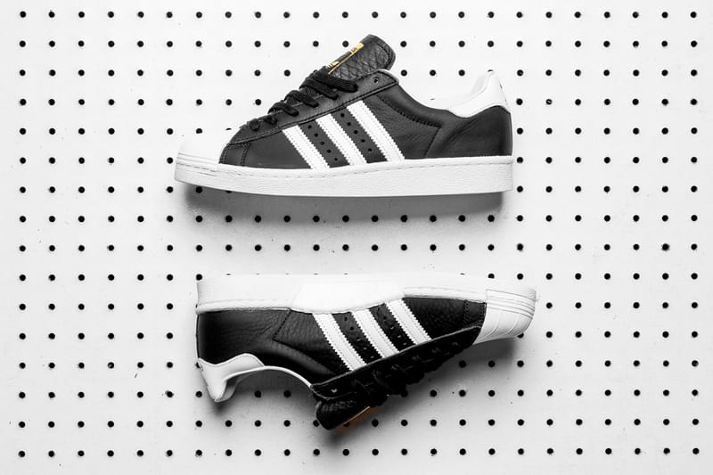 Adidas superstar shop boost black