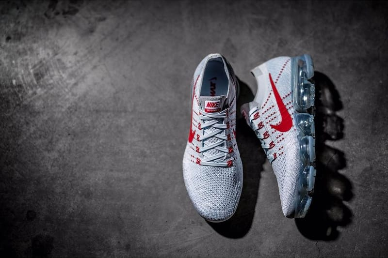 Nike vapormax clearance grey and red