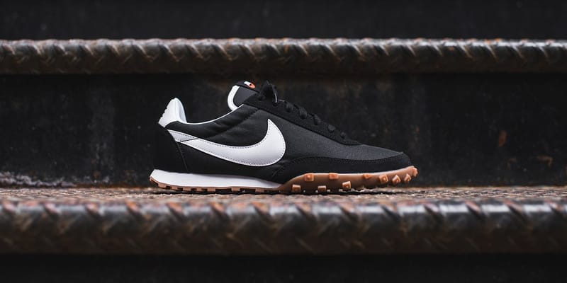 nikes-latest-waffle-racer-tw.