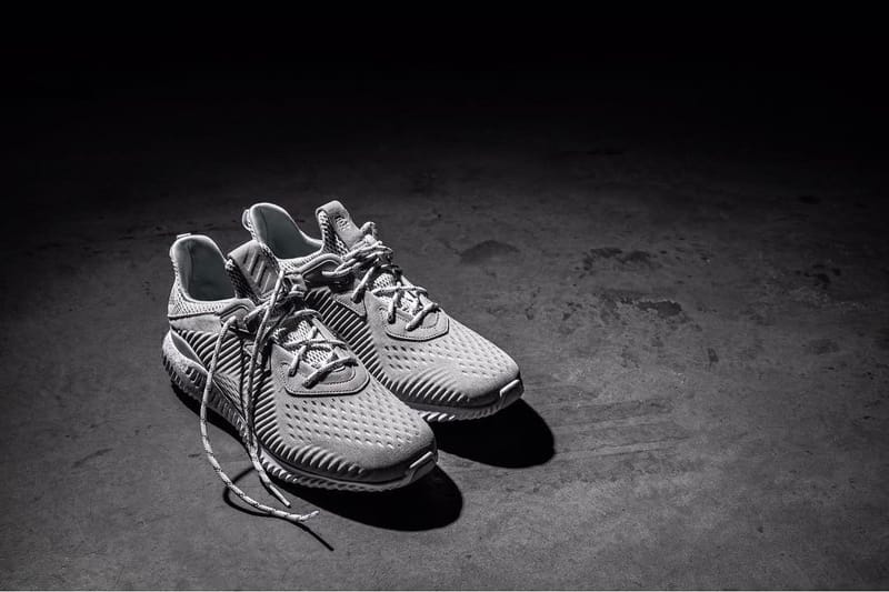 Adidas alphabounce store reigning champ