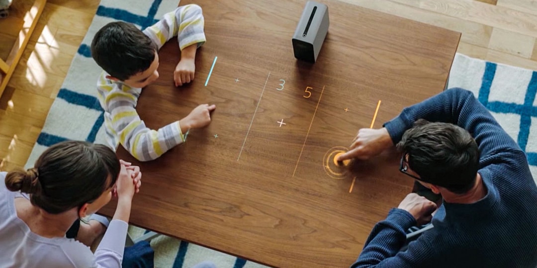 Встречайте Xperia Touch, интерактивный проектор, который адаптируется к любой плоской поверхности в вашем доме