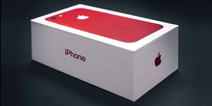 Пристальный взгляд на iPhone 7 PRODUCT(RED) от Apple