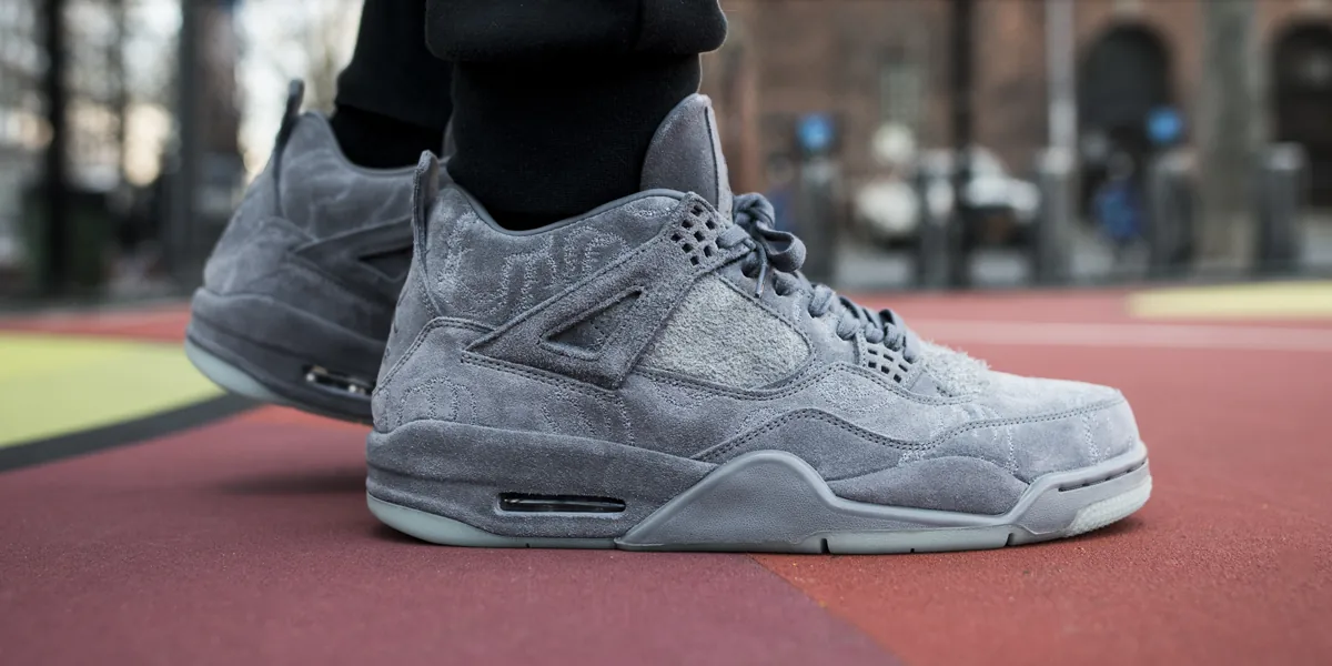 Kaws air jordan 4 black sale