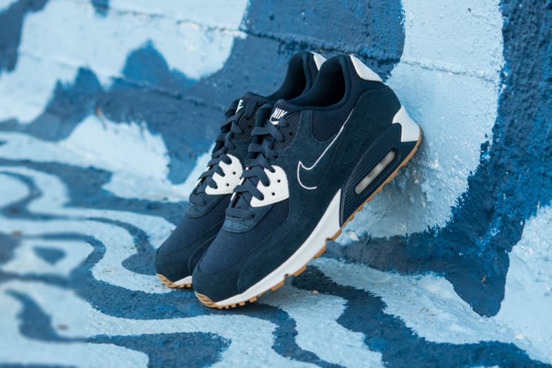 Navy and white sales air max 90