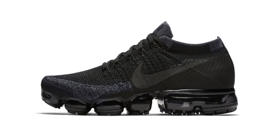 triple black vapormax 1