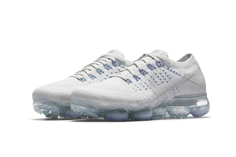 Nike air vapormax hot sale flyknit triple white