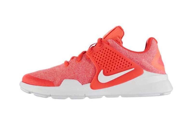 Nike hotsell arrowz red