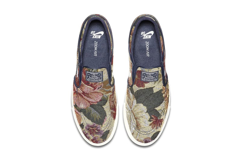 Nike floral 2025 slip on