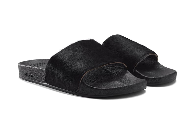 Mi adilette store classic slides