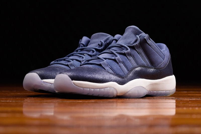 air jordan 11 retro low blue moon