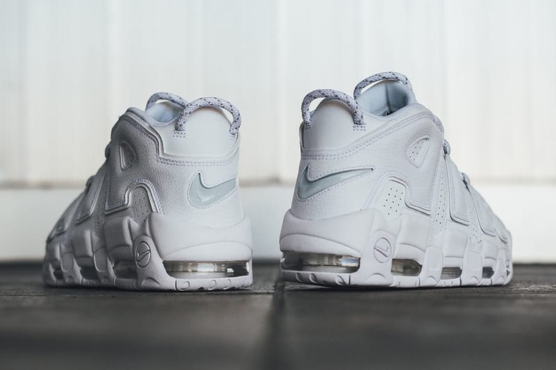 Nike on sale uptempo silver