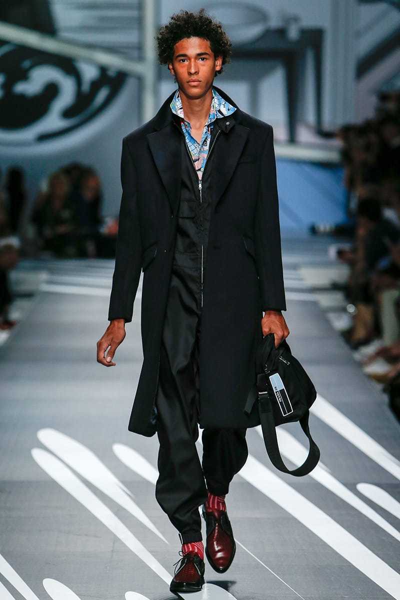 スカート PRADA 2018 collection roze flower black Prada Spring/Summer 2018 Women's Collection - Fashion