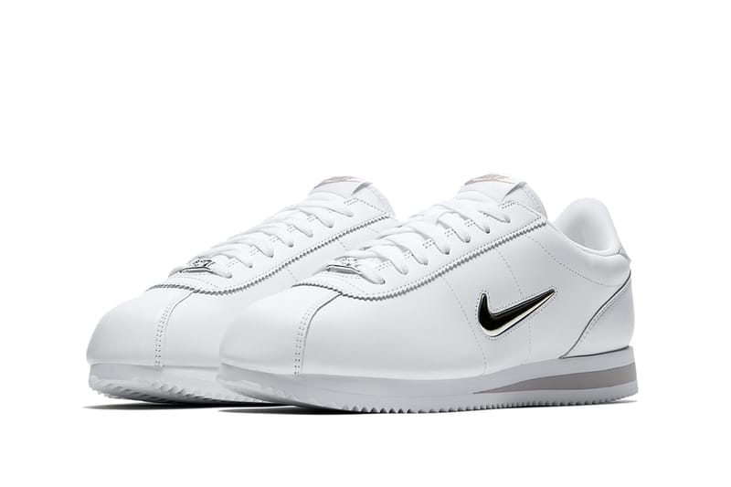 Nike cortez best sale metallic silver