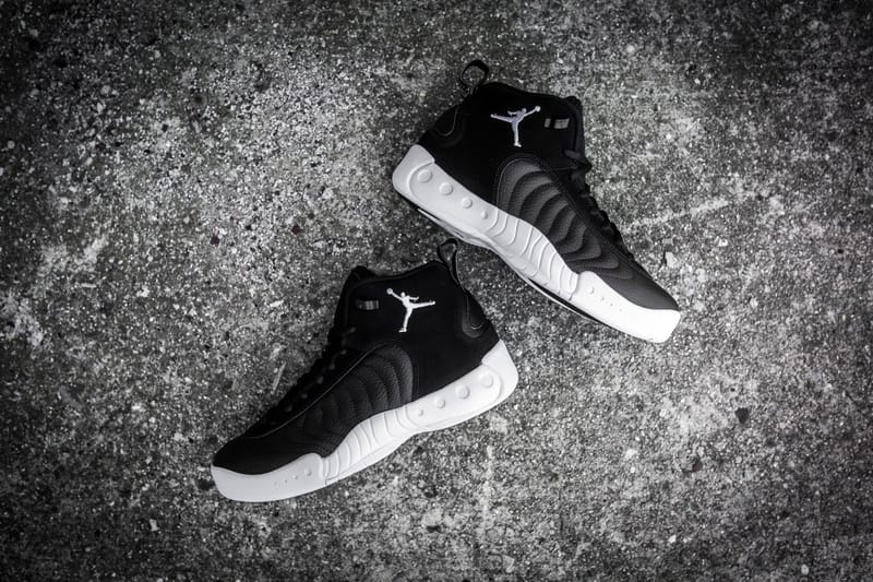 Black and white jordans jumpman deals