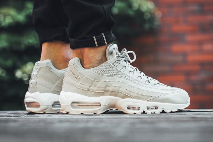 Light grey air max 95 hotsell