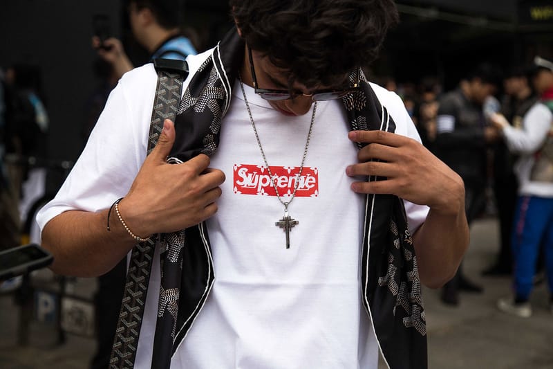 Supreme louis shoulder on sale bag