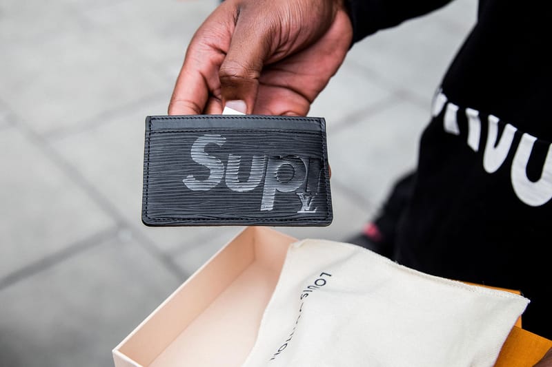 Supreme lv hotsell card holder black