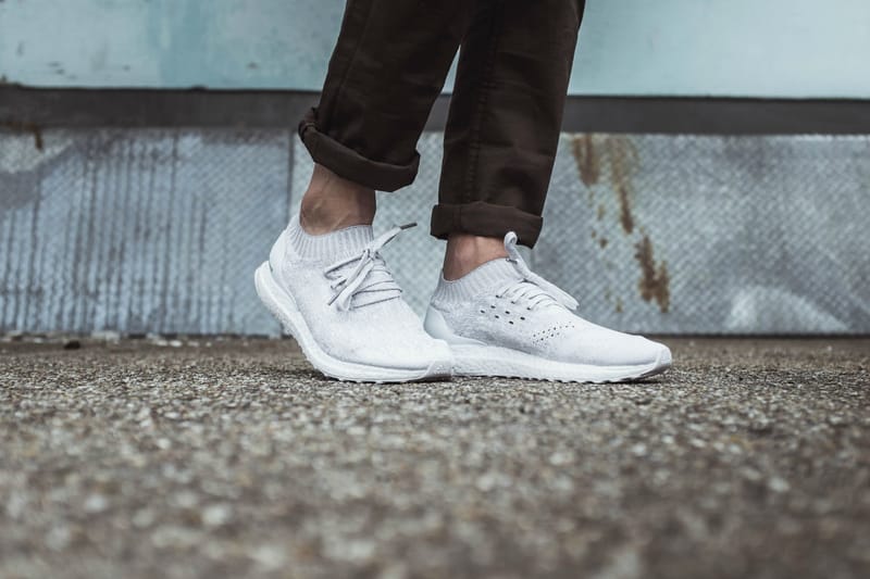 Ultra boost 2025 uncaged white outfit