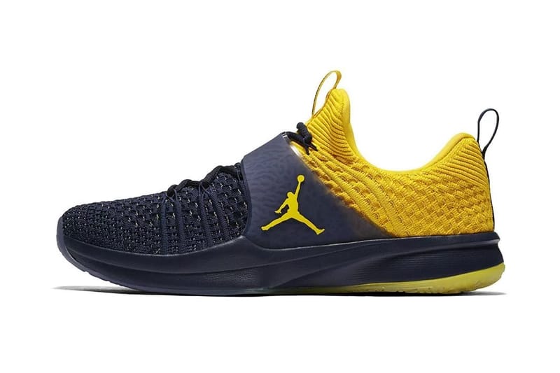 Jordan university of michigan football trainer 2 flyknit cheap training shoes