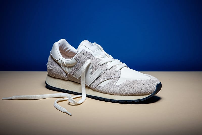 New balance 520 suede trainers outlet with silver metallic trim in grey