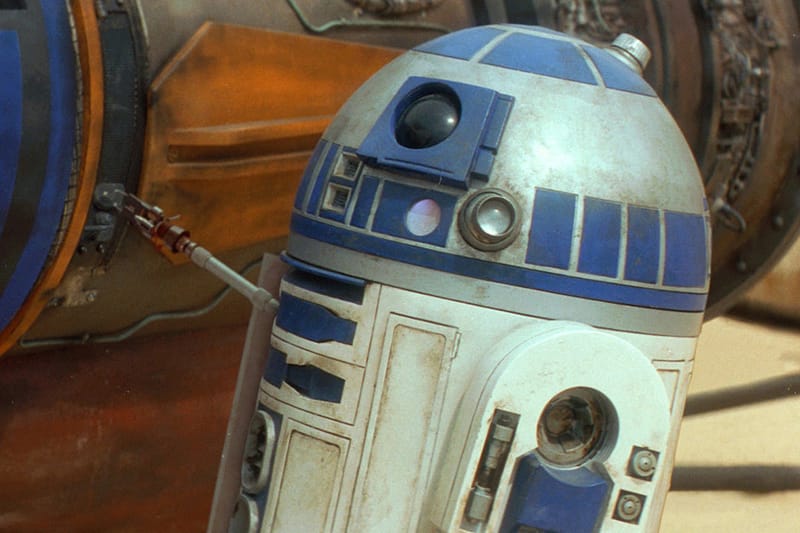 R2D2 ２タイトル R2-D2 full-size model from Star Wars - Episode IV: A New