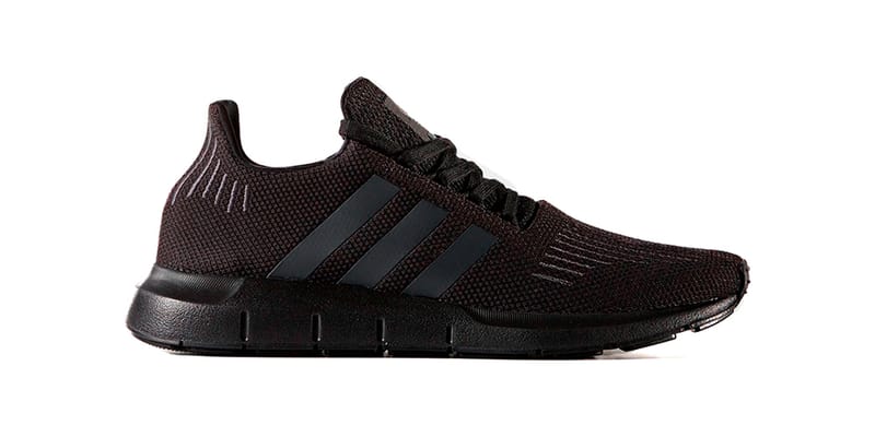 Adidas swift run store primeknit triple black