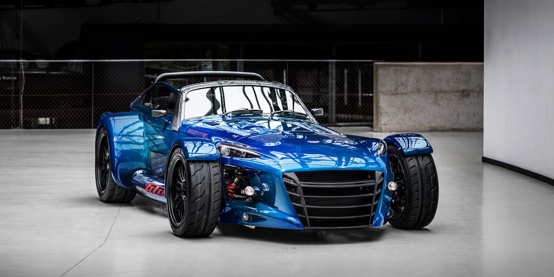 Donkervoort представляет Blue D8 GTO RS Bare Naked Carbon Edition