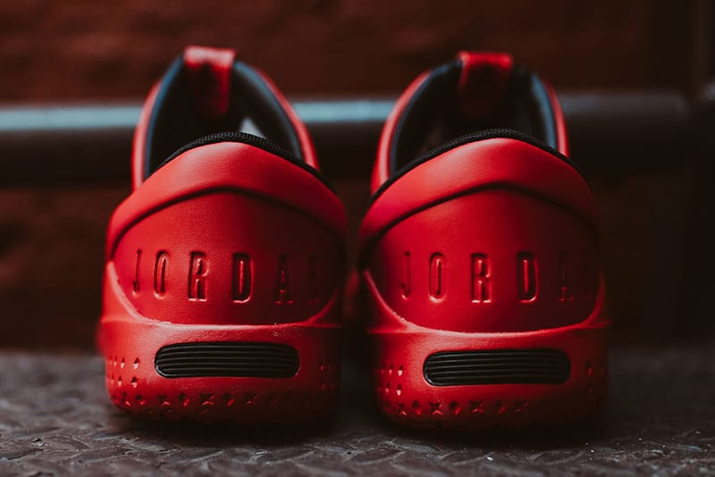 Jordan store flight red