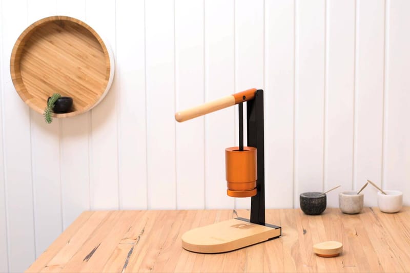 Minimalist coffee outlet maker