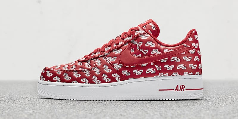 Air force 1 low all over logo red on sale