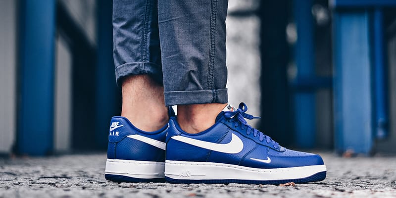 Nike air force cheap 1 with blue swoosh