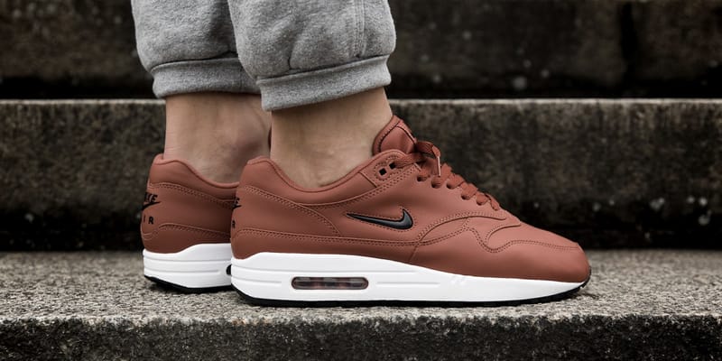 Nike dusty store peach