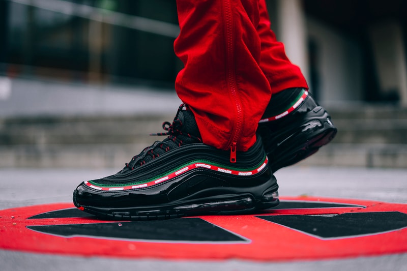 mens black and red air max 97